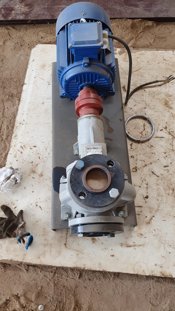 High temperature oil pump